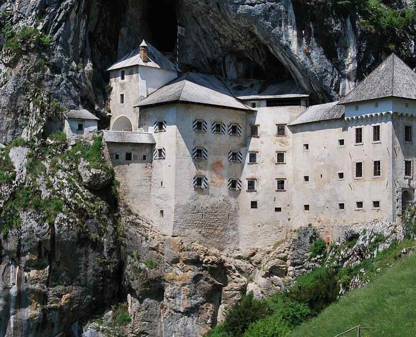 postojna castle